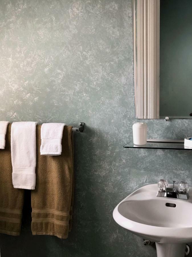 セント・ジョン マホガニー マナー ベッド＆ブレックファースト Bed & Breakfast エクステリア 写真